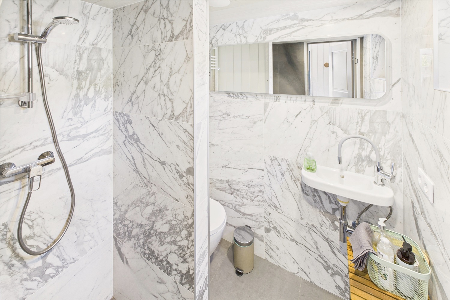 Namiņš kokā — photo 3