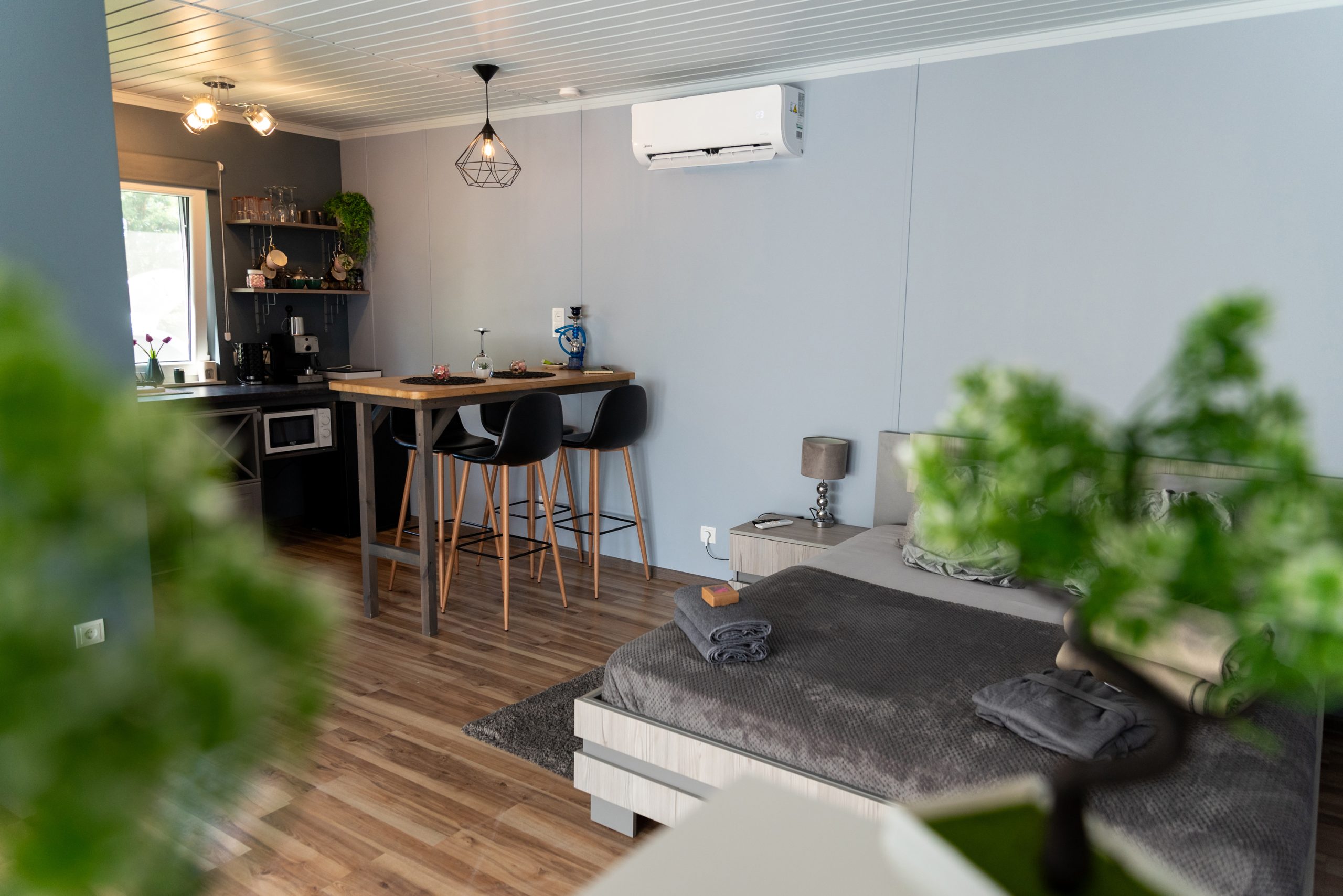 Namiņš Diviem Pernigelē — 6